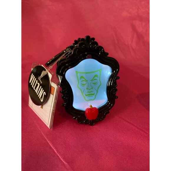 Bath & Body Works Evil Queen Light Up Mirror Pocketbac Holder Hand Sanitizer Gel - Picture 3 of 10